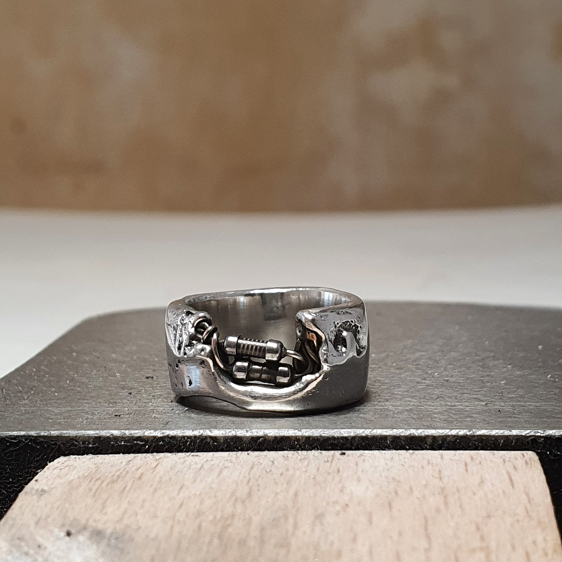 Jennifer Bronson: Silver Resistor Ring (US 5 EU 9.32)