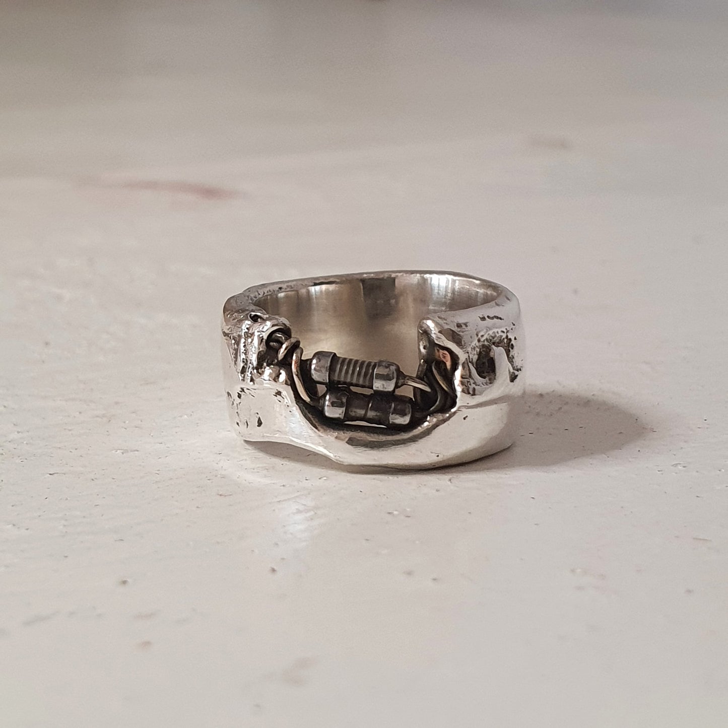 Jennifer Bronson: Silver Resistor Ring (US 5 EU 9.32)